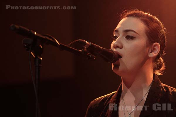 NADINE SHAH - 2014-03-22 - PARIS - CentQuatre - Salle 400 - 